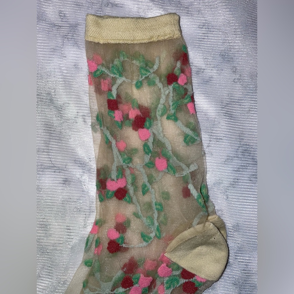 Sheer Patterned Ankle Socks - Floral & Cat Motifs - Picture 2 of 3